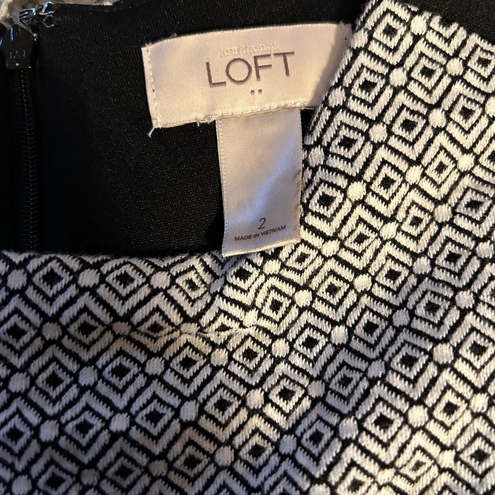 Pretty LOFT dress - Picture 2 of 4